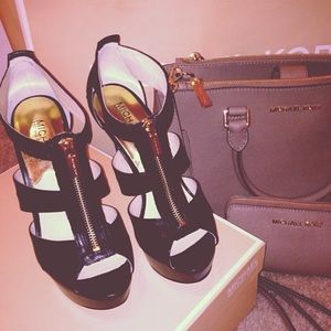 Michael Kors “Berkley” T-strap Heel 👠